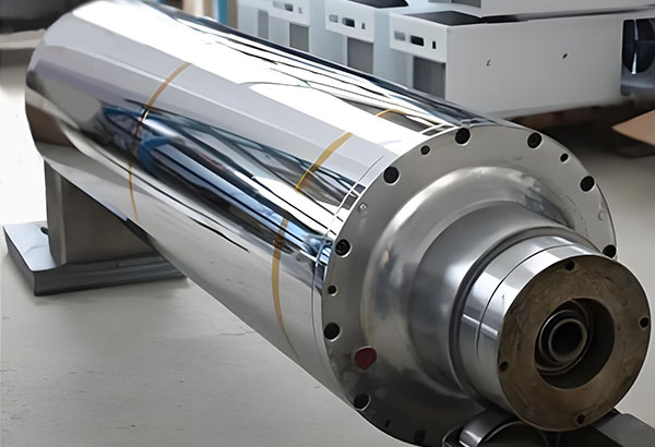 镜面辊的生产：开料，车削加工，退火处理等